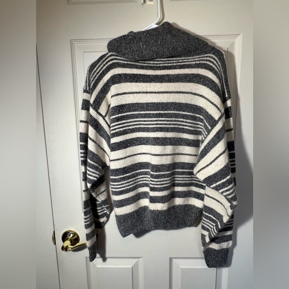 IB Diffusion Sweater Women L Gray White Silk Angora Rabbit Lamb Turtleneck Crop - Picture 4 of 11